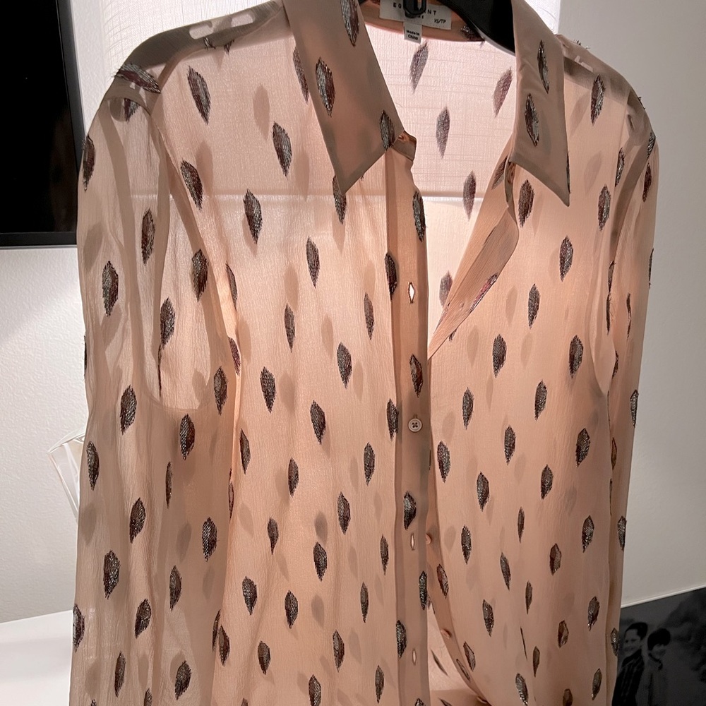 Equipment Blouse. Sz XS. Beautiful dusty pink. Sheer- need a camisole underneath